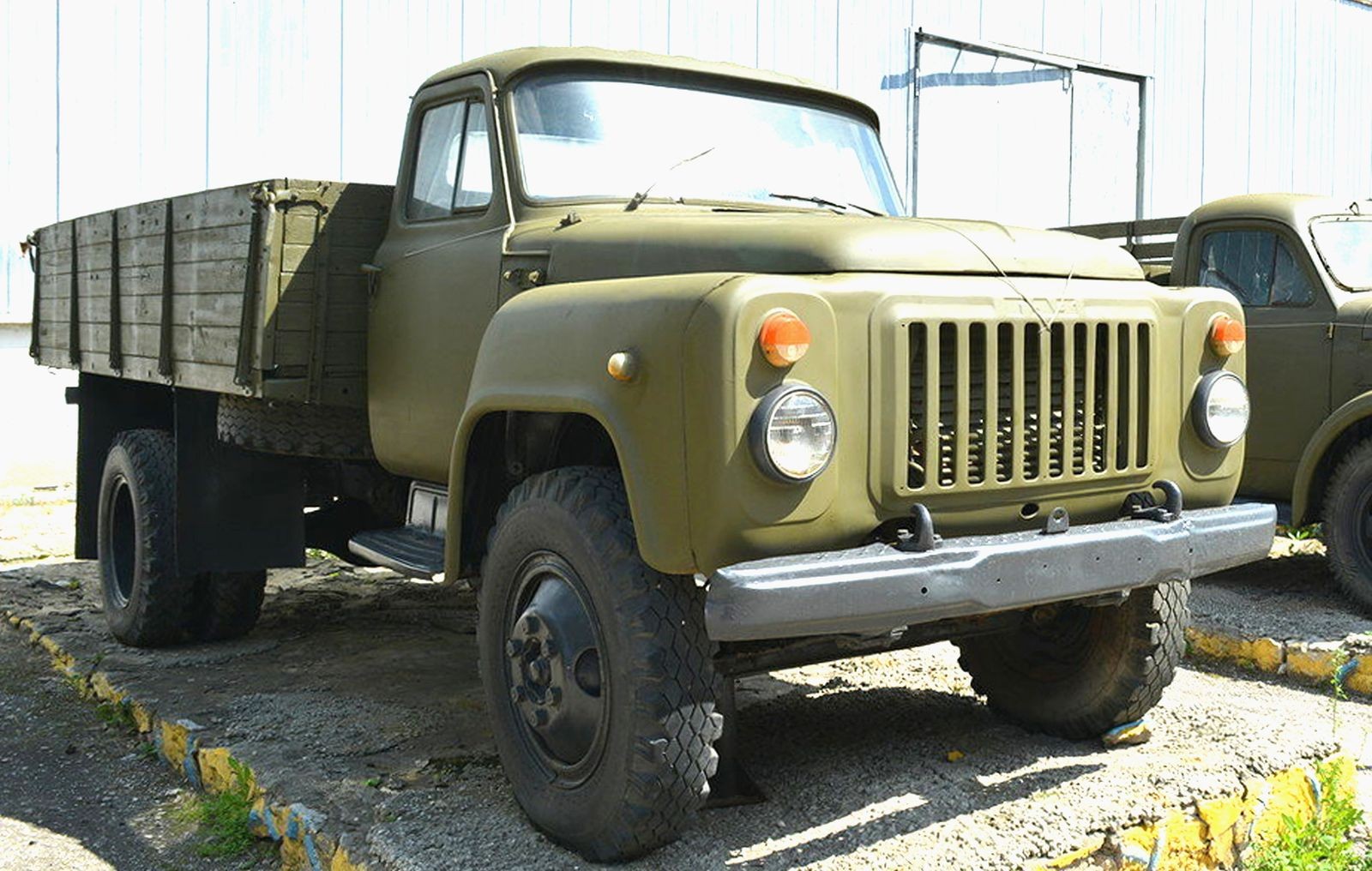 ГАЗ-3301, ЗИЛ-4334, МАЗ-6317 и другие: малоизвестные военные грузовики позднего СССР