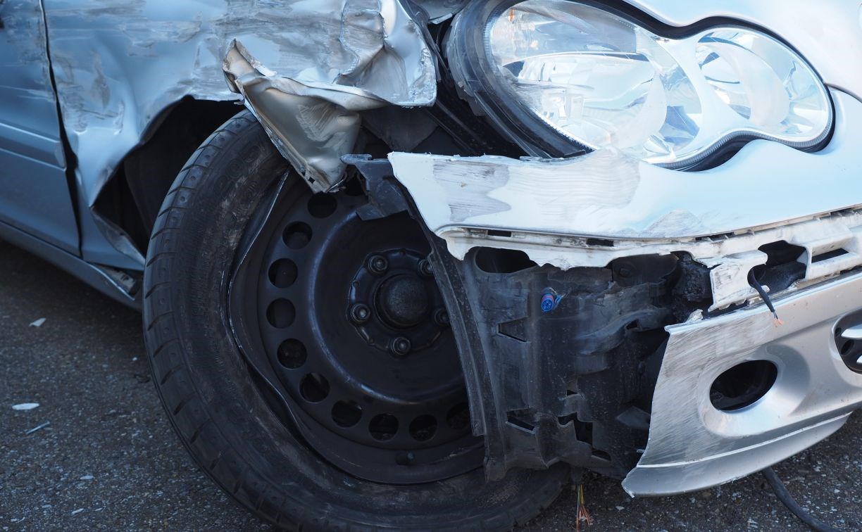 На Сахалине 71-летний водитель получил травмы в ДТП