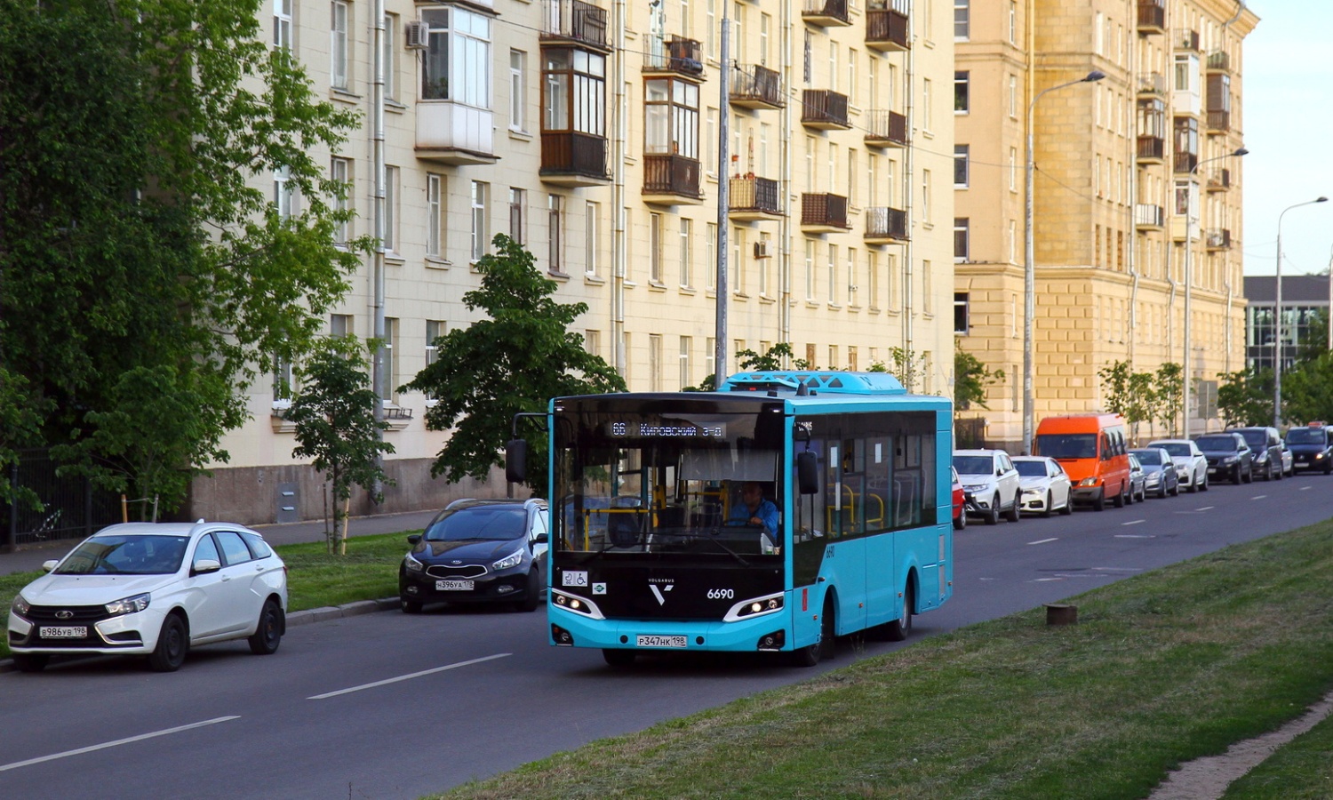 Novye avtobusy modeli 4298 volgabus vyshli na marshruty v Sankt Peterburge