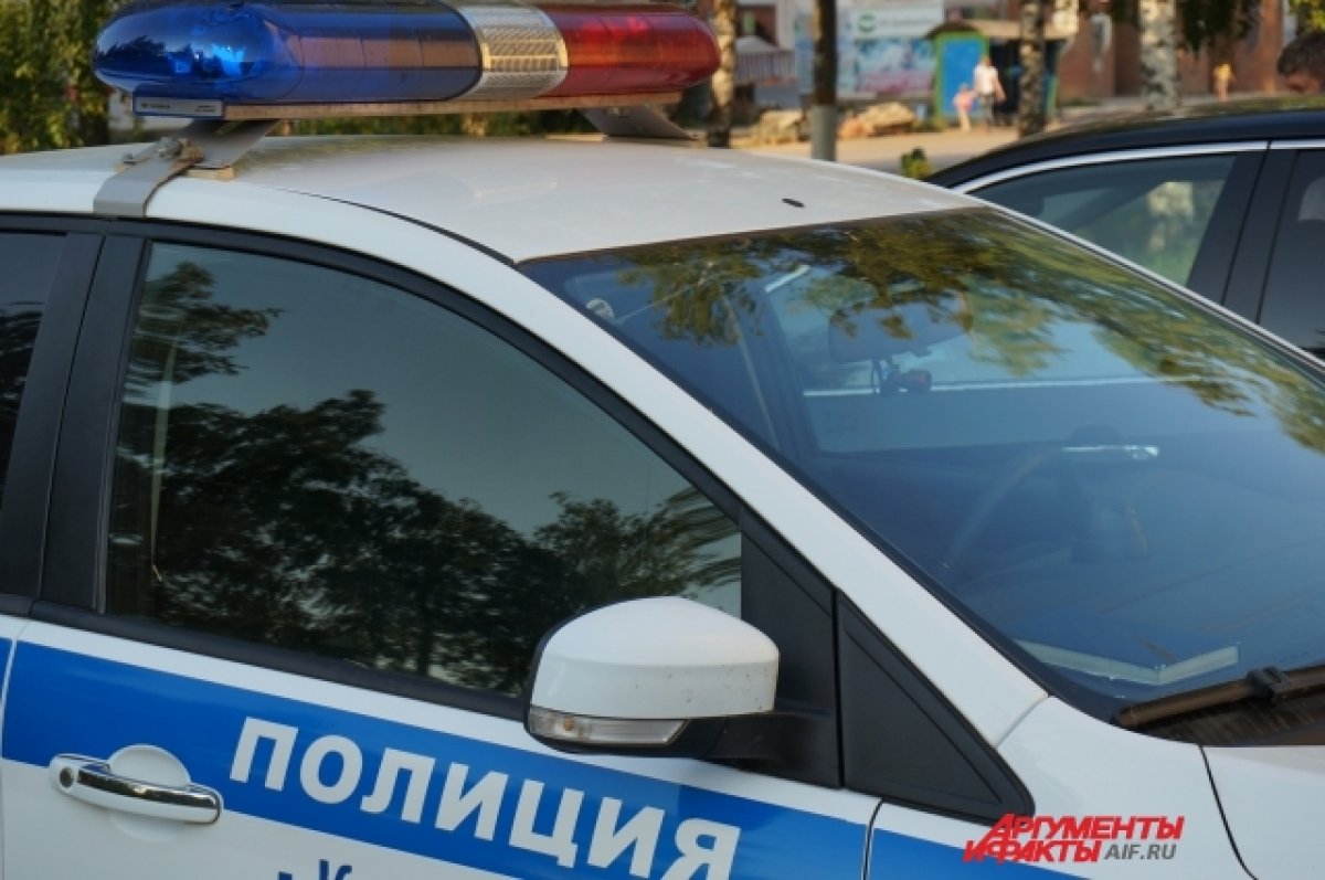 Во Владивостоке автомобиль врезался в несколько припаркованных машин