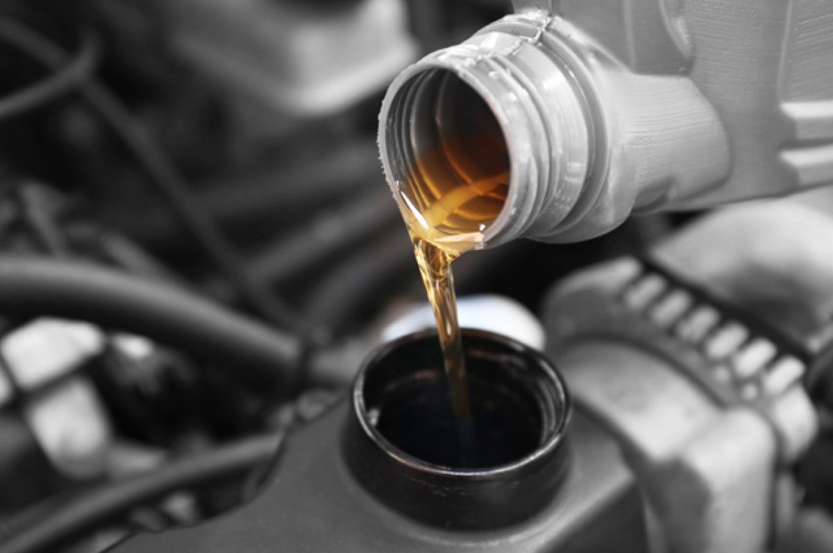 Эксперт рассказал о способах понять, что в автосервисе не поменяли масло