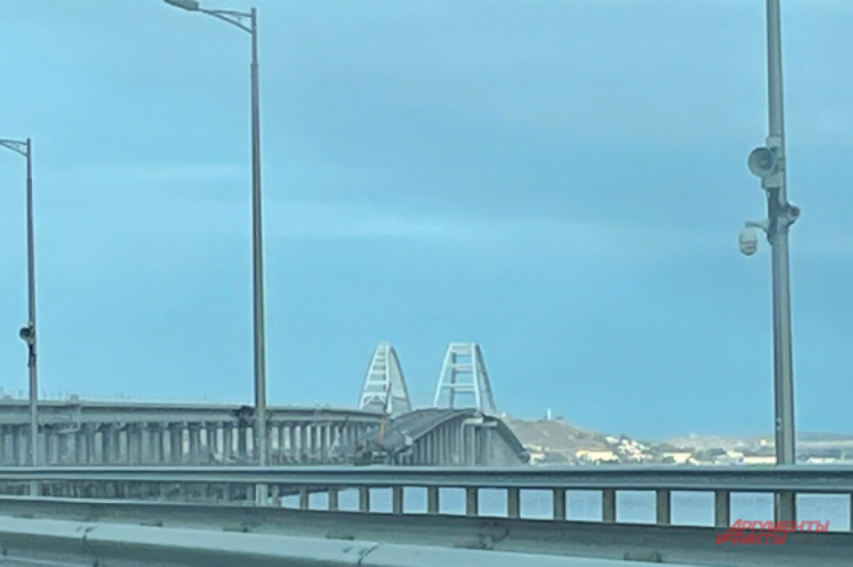 Движение автомобилей по Крымскому мосту возобновили