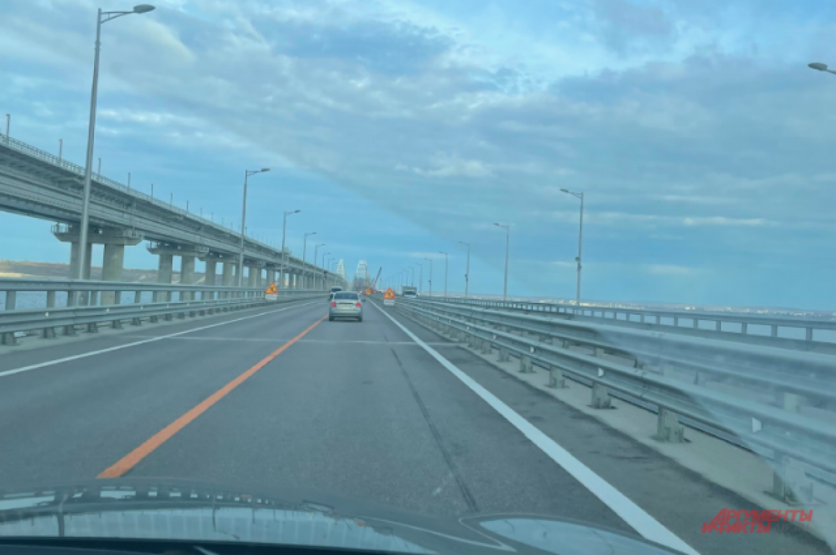 Крымский мост работает в штатном режиме после атаки ВСУ у Чонгара