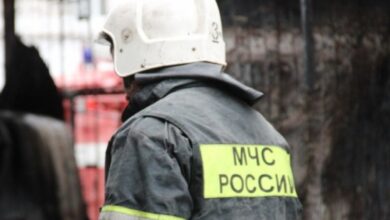 В Москве в результате аварии загорелся автомобиль