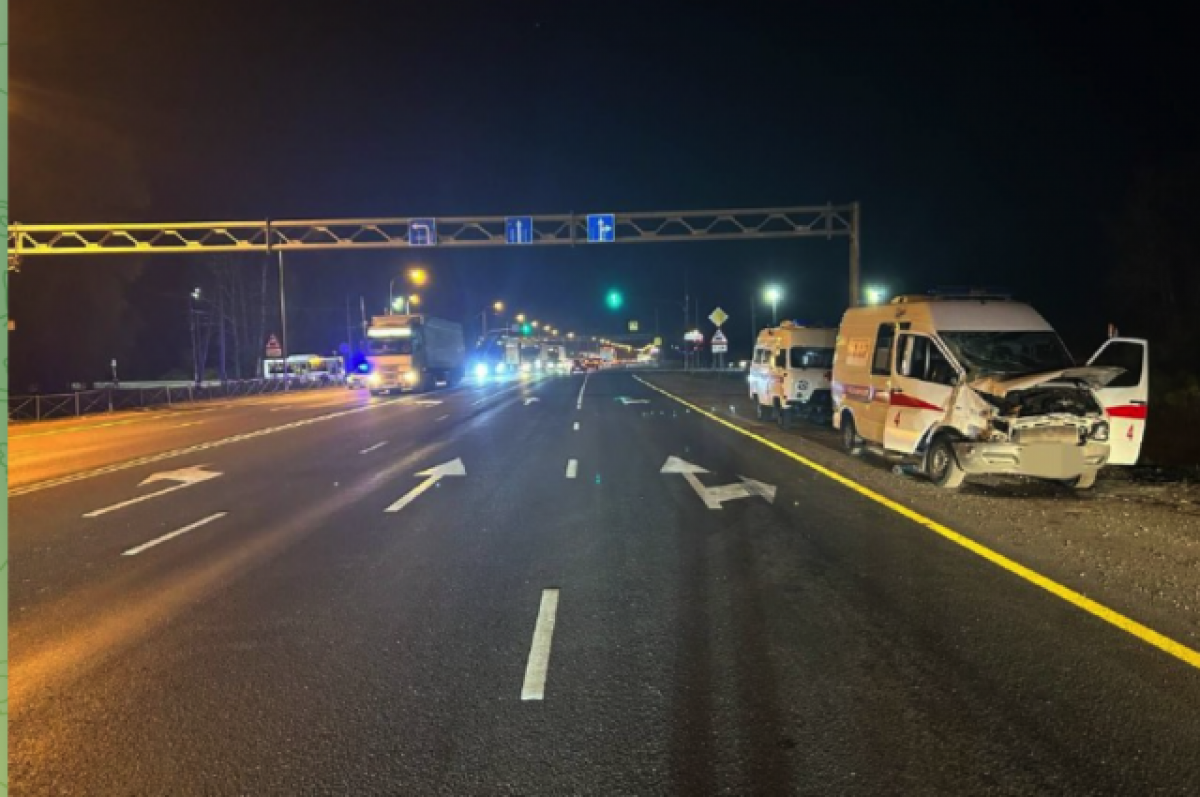 В Чувашии два фельдшера пострадали в ДТП с участием «скорой» и грузовика