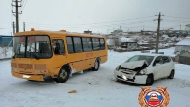 На Курилах школьный автобус попал в ДТП