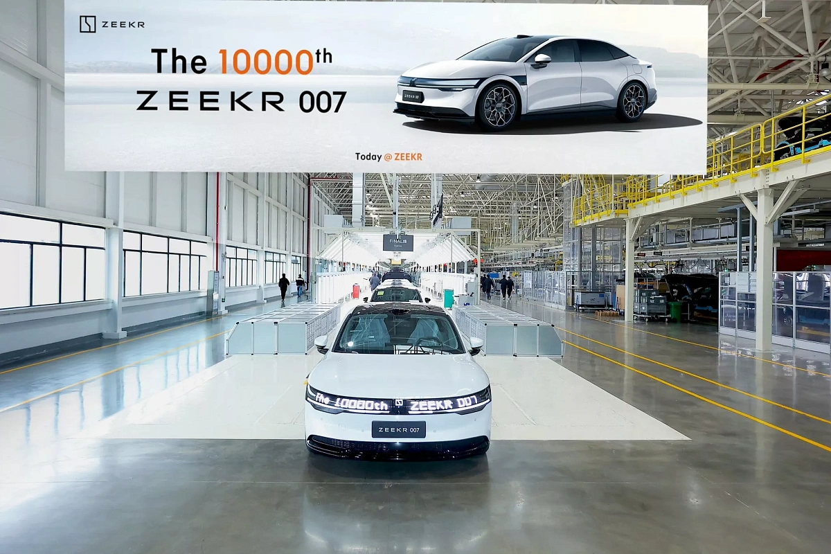 Zeekr выпустил в Китае 10-тысячный электроседан Zeekr 007