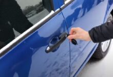 Эксперт Соколов рассказал, как открыть замок машины в сильный мороз