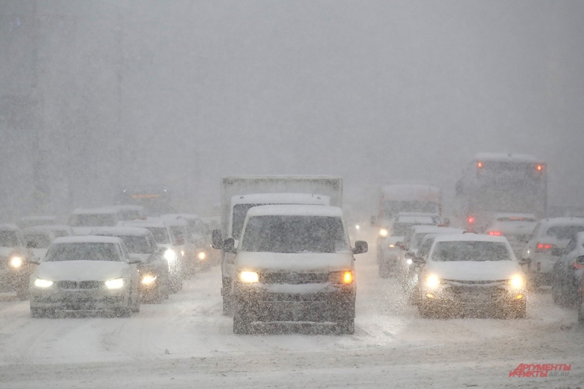 Автоэксперт Багаев рассказал о правилах езды на машине в снегопад