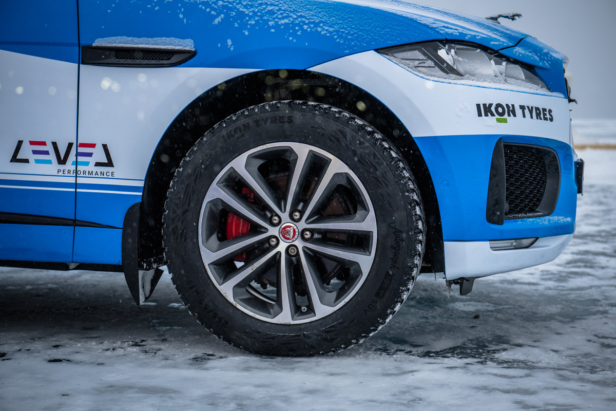 Ikon Tyres представила шипованные шины Autograph Ice 9 и испытала их на льду Байкала